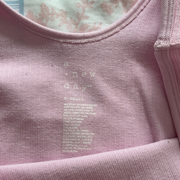 Pink tank top - Picture 3 of 3